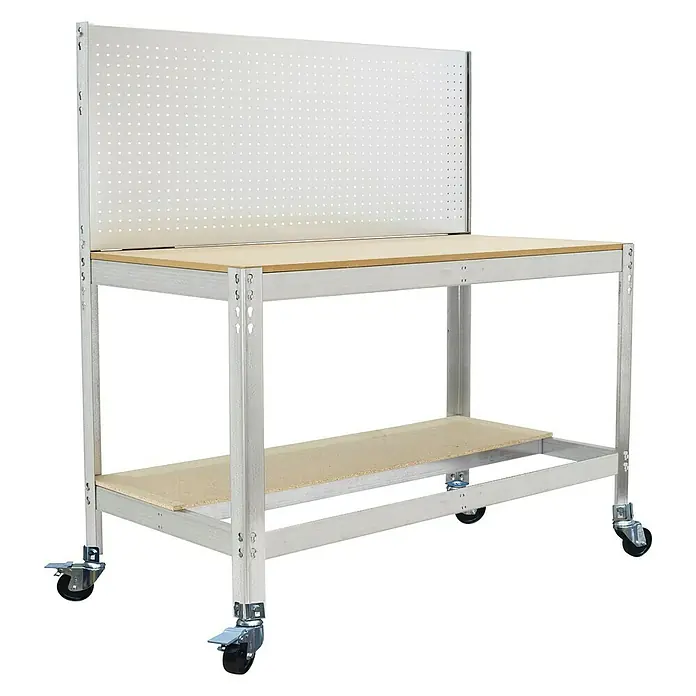 Simonrack Simonwork Werkbank MOBILE BT2 - L x B: 61 x 91 cm, Arbeitshöhe: 152 cm, Belastbarkeit: 120 kg, Silber - Abbildung eines Werkstatttisches mit Lochwand und Rollen für den flexiblen Einsatz in Werkstätten oder Hobbyräumen.