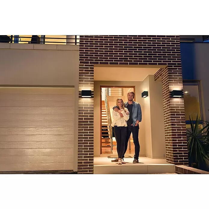 Ledvance Smart+ WiFi LED-Außenwandleuchte Brickwide - Farbe Gehäuse: Dunkelgrau, IP44 - Anwendungsbeispiel