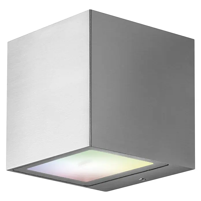 Ledvance Smart+ WiFi LED-Außenwandleuchte BRICK - Farbe Gehäuse: Silber, IP44 - Nahaufnahme einer würfelförmigen, silberfarbenen Wandleuchte mit mehrfarbigem Lichtschein. Elegantes und modernes Design.