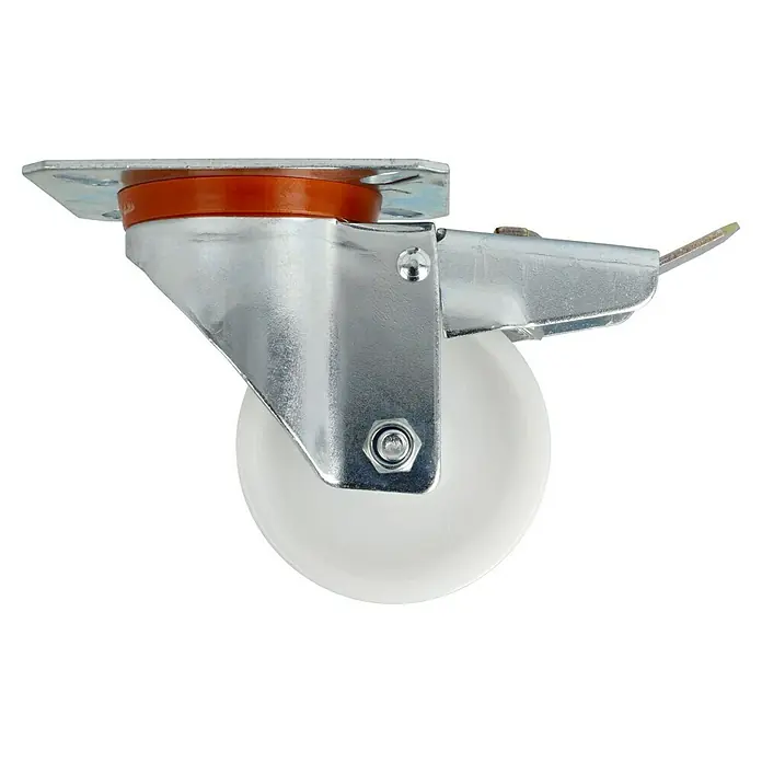 Stabilit Transportgeräterolle - Durchmesser Rollen: 80 mm, Traglast: 150 kg, Gleitlager, Mit Platte und Feststeller - Nahaufnahme eines weißen Schwerlastrades mit Feststellbremse. Das Rad ist an einer verzinkten Stahlkonstruktion befestigt.