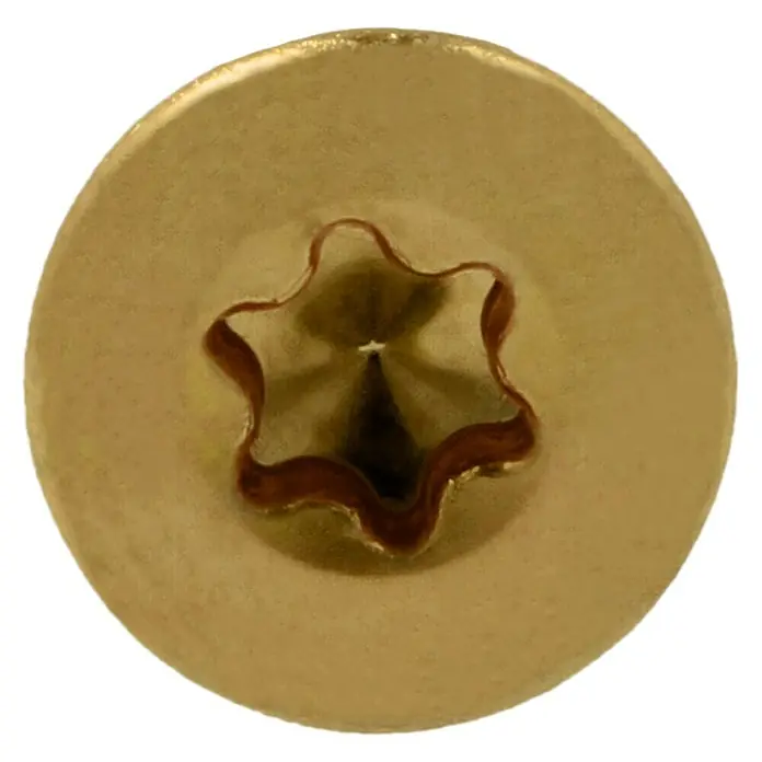 Profi Depot Mehrzweck-Schraube Turbo Drill - Ø x L: 4,5 x 70 mm, TX für TORX-Antriebe, Senkkopf, 100 Stk. - Nahaufnahme eines goldenen Torx-Schraubenkopfes, der Details der Aussparung und der goldenen Oberfläche hervorhebt.