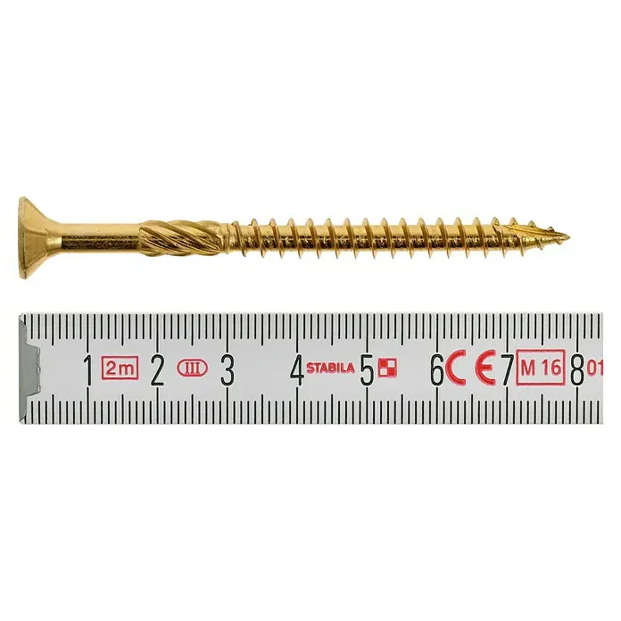 Profi Depot Mehrzweck-Schraube Turbo Drill - Ø x L: 6 x 80 mm, TX für TORX-Antriebe, Senkkopf, 100 Stk. - Nahaufnahme einer goldenen Holzschraube, die neben einem Messlineal liegt, um ihre Länge zu zeigen.