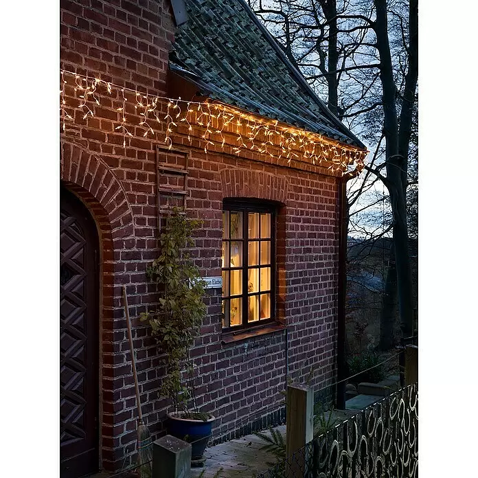 Konstsmide LED-Lichtervorhang - Außen, 10 mm, Bernstein, 400 Stk., Netzbetrieben - Stimmungsaufnahme