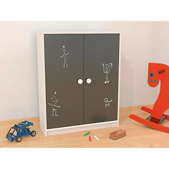 Meka Block Zapatero con puertas de pizarra - L x An x Al: 25 x 72 x 90 cm - Un armario gris para niños con detalles blancos y garabatos infantiles, rodeado de juguetes.