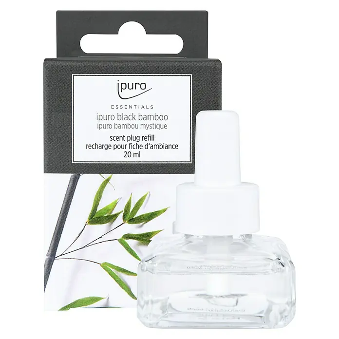 Ipuro Essentials Raumduft Scent Plug Refill - Black Bamboo, 20 ml - Eine Nahaufnahme eines Ipuro Black Bamboo Duftstecker-Nachfüllers und dessen Verpackung.