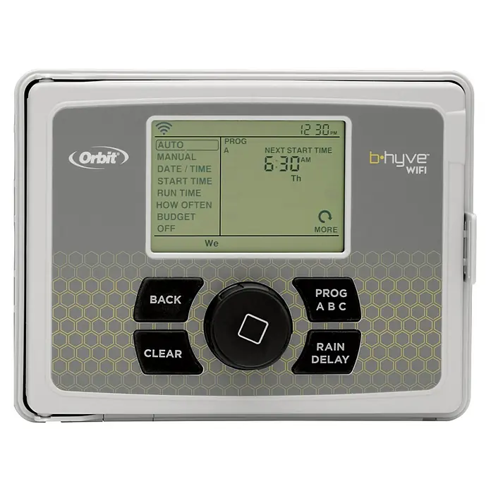 Orbit Programador de riego - 6 programas - Primer plano de un temporizador de rociadores inteligente Orbit b-hyve WiFi que muestra la configuración para riego automático y horarios.