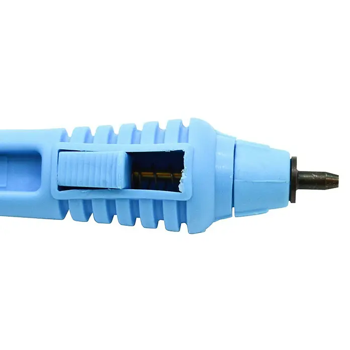 Sacabocados de puente Monta goteo - Polipropileno - Primer plano de una lanceta azul, un instrumento médico utilizado para la toma de muestras de sangre.
