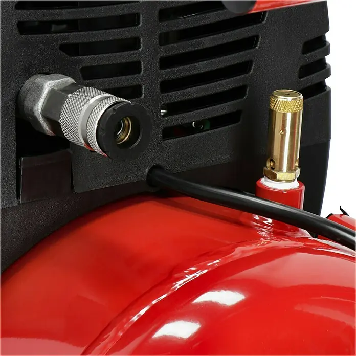 Herkules Kompressor 200/10/24 - 1.100 W, Max. Druck: 10 bar, 24 l, Schmierung: Ohne - Detailansicht eines Druckluftkompressors mit rotem Tank und schwarzen Anschlussstücken.