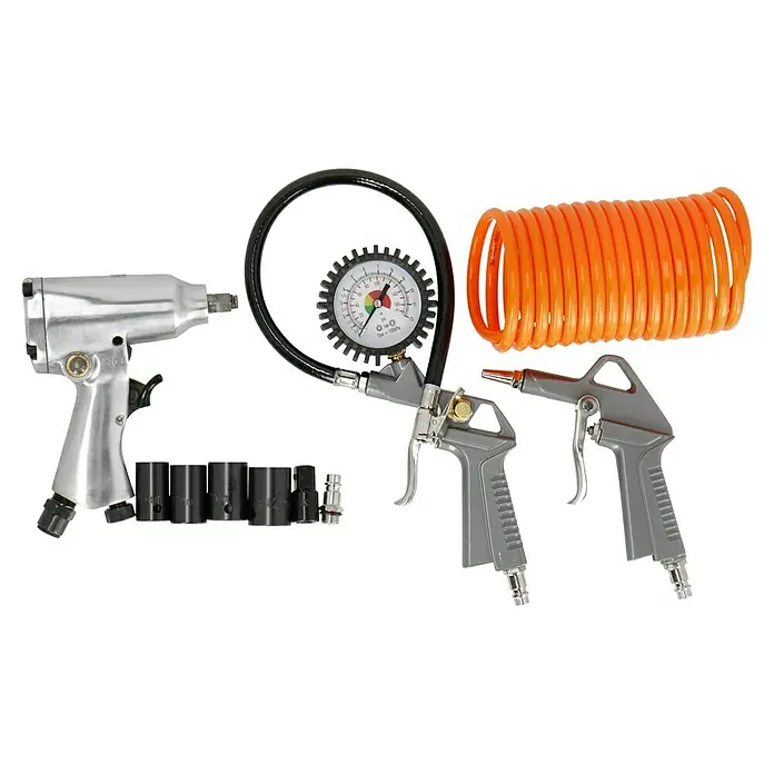 Herkules Kompressor Twenty + Kit - 1.100 W, Max. Druck: 10 bar, 24 l, Schmierung: Ohne - Das Bild zeigt ein Set Druckluftwerkzeuge, darunter einen Schlagschrauber, eine Reifenfüllerpistole, eine Ausblaspistole und einen Spiralschlauch.