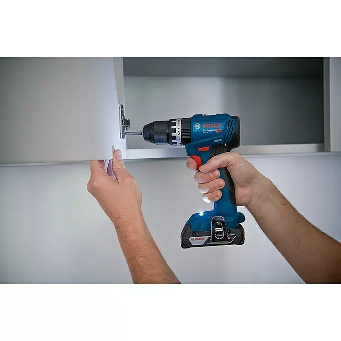 Bosch Professional AMPShare 18V Akku-Schlagbohrschrauber GSB 18V-45 PR - 18 V, 2 Akkus, 45 Nm, Inkl. L-Case Pick & Click, 82 teiliges Zub ehör-Set und 2 Akkus - Anwendungsbeispiel