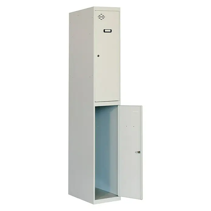 Simonrack Simonlocker Taquilla Prof. Tandem - L x An x Al: 50 x 40 x 180 cm, Gris/Gris, Número de puertas: 2 ud. - Un armario individual de color gris claro con dos compartimentos, con la puerta inferior abierta que muestra el interior.