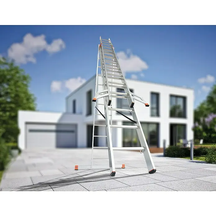 Krause Monto Mehrzweckleiter Tribilo - Arbeitshöhe: 9,3 m, Anzahl Tritte: 36 Stk., Belastbarkeit: 150 kg, Aluminium - Eine Mehrzweckleiter aus Aluminium steht auf einer gepflasterten Fläche, ideal für Haus- und Gartenarbeiten.
