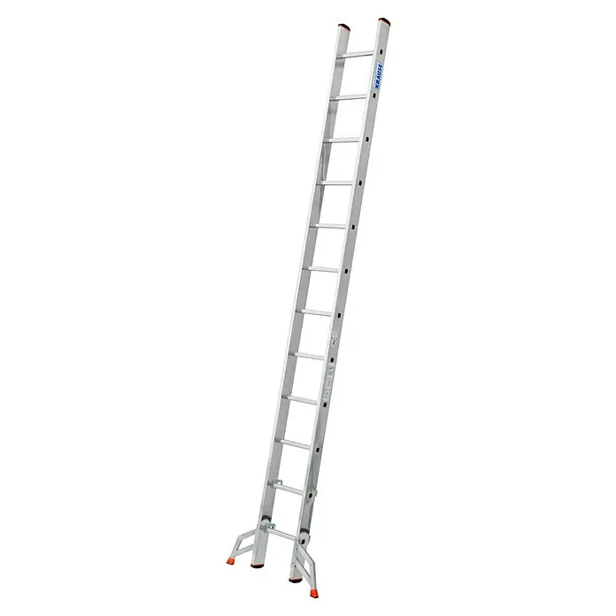 Krause Monto Mehrzweckleiter Tribilo - Arbeitshöhe: 9,3 m, Anzahl Tritte: 36 Stk., Belastbarkeit: 150 kg, Aluminium, Treppengängig - Aufnahme einer silbernen Mehrzweckleiter der Marke Krause vor einem schwarzen Hintergrund.