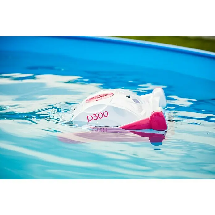 BWT Poolroboter D 300 - Netzbetrieben, Passend für: Pools bis 100 m² - Der automatische Poolreiniger D300 schwimmt im blauen Wasser und sorgt für eine saubere Umgebung. Er ist weiss mit roten Akzenten.