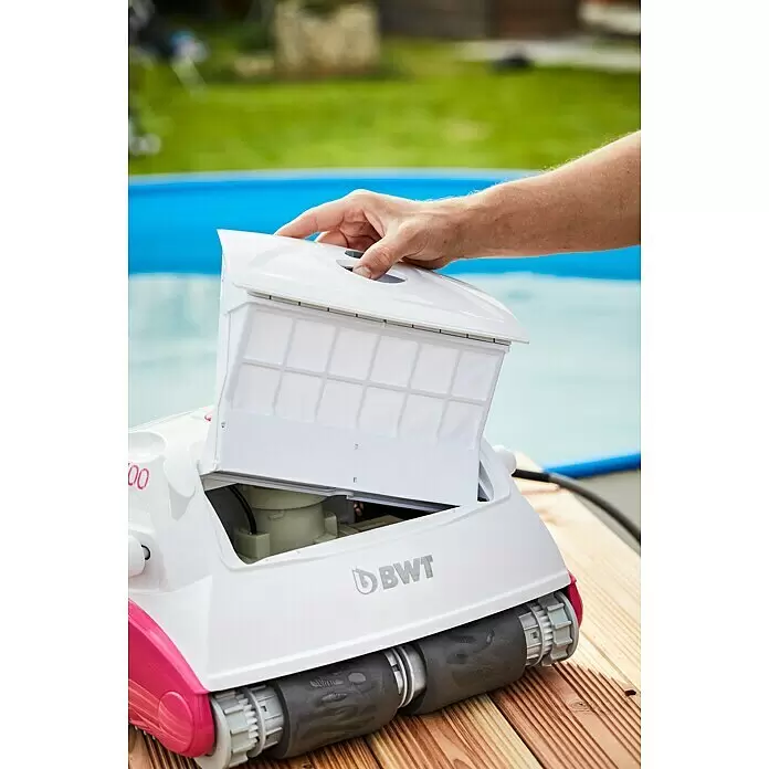 BWT Poolroboter D 300 - Netzbetrieben, Passend für: Pools bis 100 m² - Anwendungsbeispiel