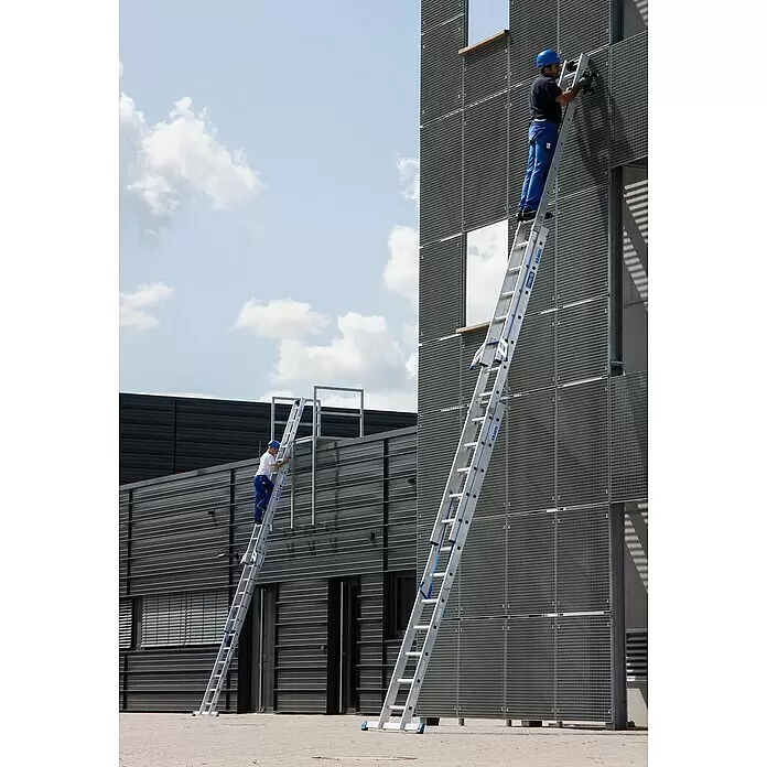 Krause Stabilo Mehrzweckleiter +S - Anzahl Tritte: 36 Stk., Arbeitshöhe: 9,1 m, Aluminium - Silberne Aluminium-Anlegeleitern werden von Arbeitern verwendet, um verschiedene Höhen an Gebäudefassaden zu erreichen.