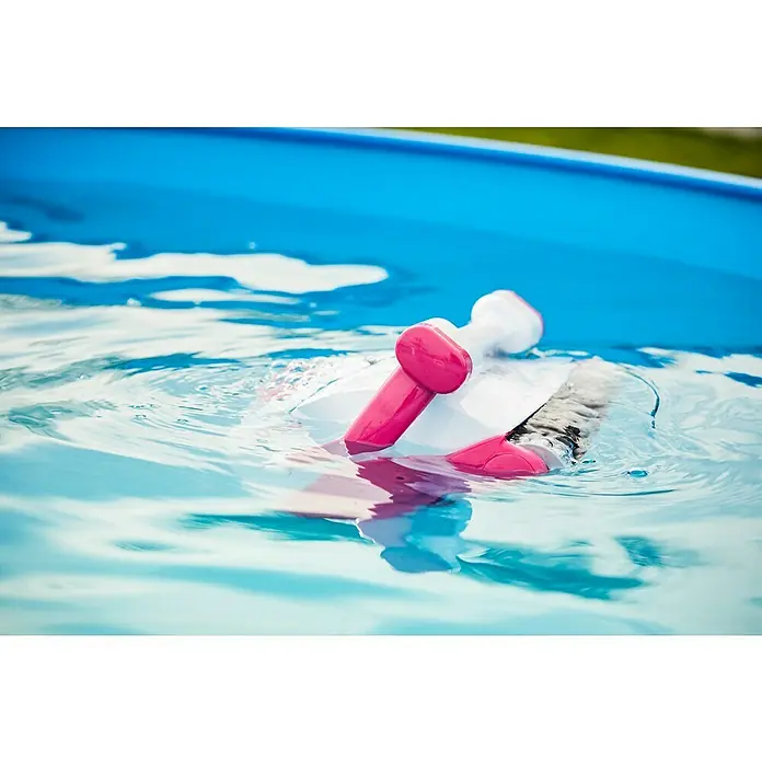BWT Poolroboter D 300 - Netzbetrieben, Passend für: Pools bis 100 m² - Nahaufnahme von rosa und weißen Pool-Hanteln, die im klaren blauen Wasser eines Pools liegen und für Aquafitness verwendet werden.