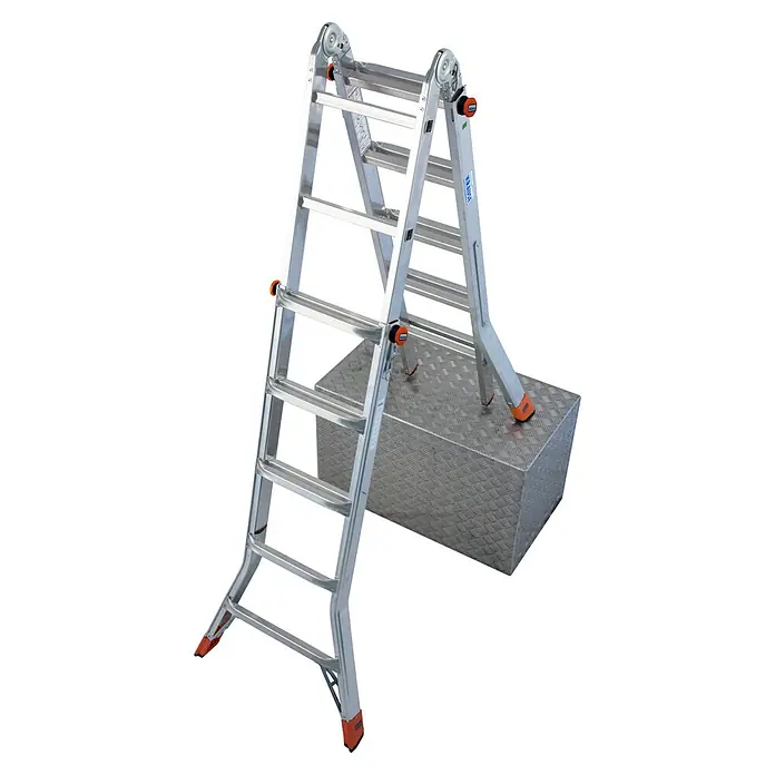 Krause Monto Teleskopleiter TeleMatic - Anzahl Tritte: 20 Stk., Arbeitshöhe: 6,05 m, Aluminium - Silberne Mehrzweckleiter mit orangenen Akzenten, die auf einer geriffelten Metallkiste steht.