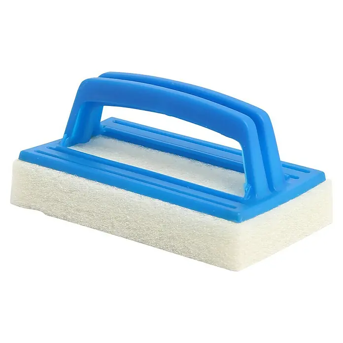 Steinbach Handschrubber Deluxe - Mit Griff, Breite: 8,5 cm - Bild eines blauen Fugenschwamms mit Griff, der zum Reinigen von Fugen verwendet wird. Ideal für Fliesen- und Steinböden.