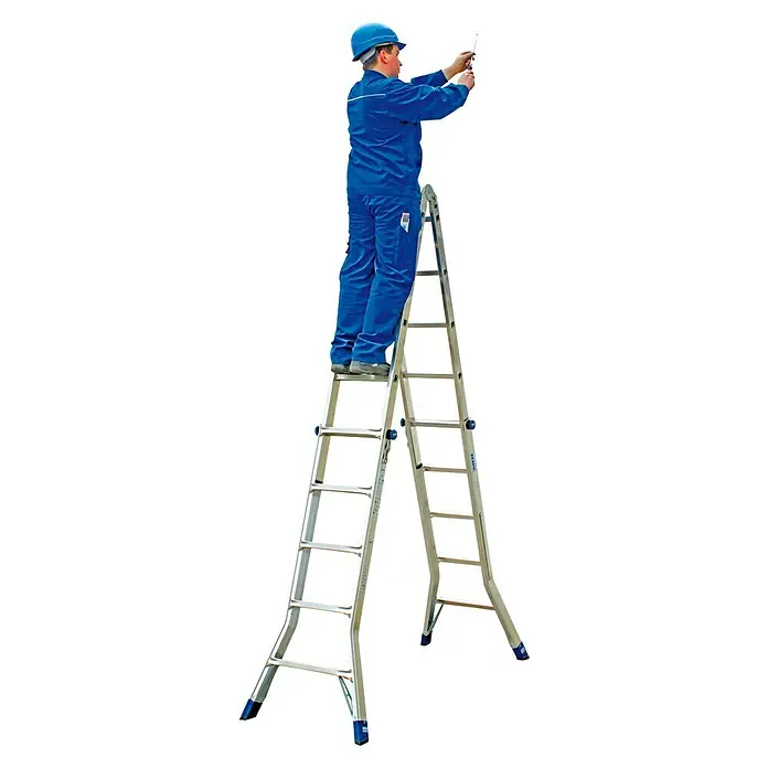 Krause Stabilo Teleskopleiter - Anzahl Tritte: 20 Stk., Arbeitshöhe: 6,05 m, Aluminium - Ein Bauarbeiter in blauer Arbeitskleidung und Helm steht auf einer stabilen, silberfarbenen Leiter und arbeitet.