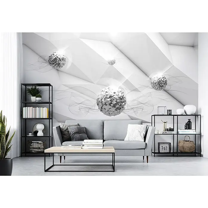 Fototapete SilberkugelnB x H: 368 x 254 cm, Vlies - Modernes Wohnzimmer-Interieur mit einem grauen Sofa, einem Couchtisch und schwarzen Regalen vor einer auffälligen, abstrakten Wandtapete.