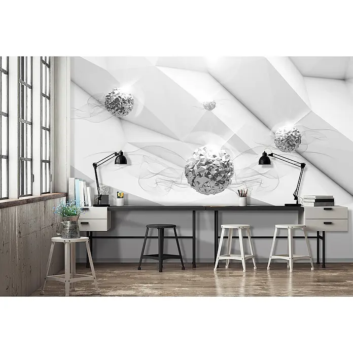 Fototapete SilberkugelnB x H: 312 x 219 cm, Vlies - Büro-Interieur mit Schreibtischen, Hockern und dekorativen Lichtkugeln an der Wand. Das Design ist modern und stilvoll, ideal für kreative Arbeitsbereiche.