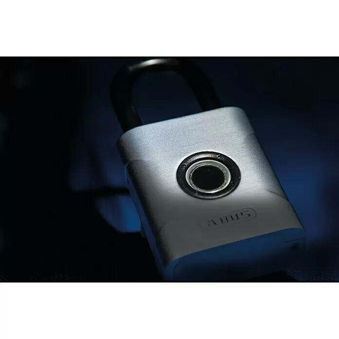 Abus Candado 57/45 - Sensor de dedo, Zinc fundido, L x An x Al: 23 x 45 x 95 mm - Candado metálico plateado con escáner de huellas dactilares y logo ABUS.