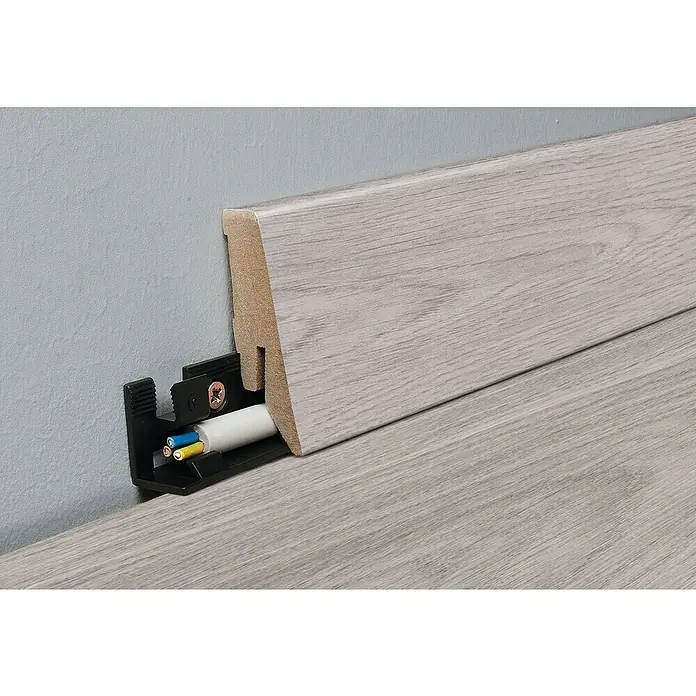 MyStyle Sockelleiste K58 C Ethereal Oak - L x B x H: 260 cm x 18 mm x 58 mm, MDF - Holzfußleiste mit integriertem Kabelkanal, der eine saubere Kabelführung ermöglicht und gleichzeitig das Erscheinungsbild aufwertet.