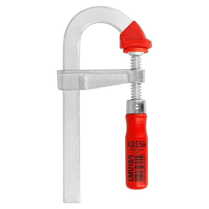 Bessey Schraubzwinge LMU10/5 - Spannweite: 100 mm, Spannkraft: 1.500 N, Ausladung: 50 mm - Nahaufnahme einer BESSEY LMU10/5 Schraubzwinge mit silbernem Bügel und rotem Griff. Perfekt zum Fixieren von Werkstücken beim Basteln.