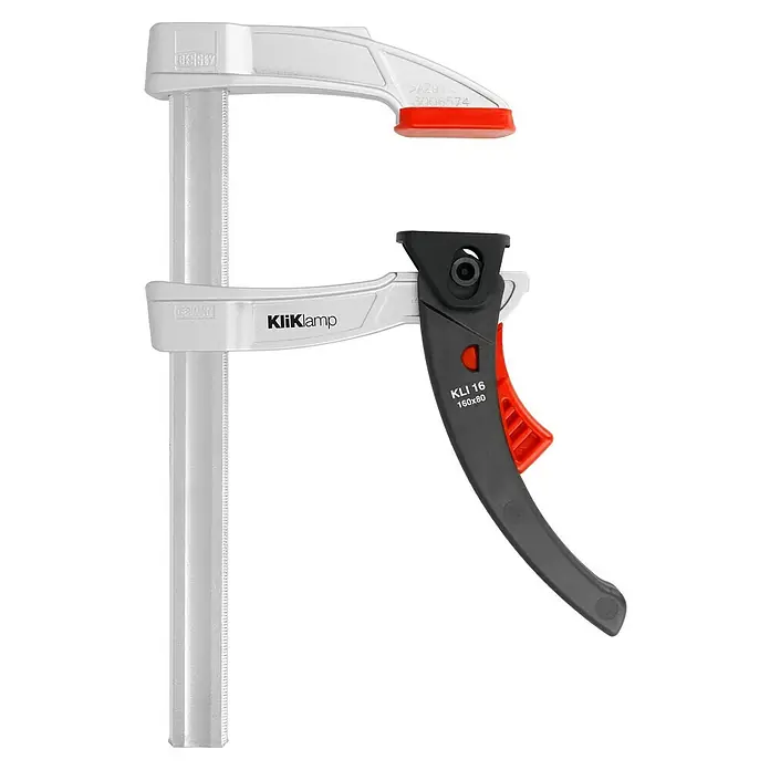 Bessey Hebelzwinge KliKlamp KLI 16 - Spannweite: 160 mm, Spannkraft: 1.200 N, Ausladung: 80 mm - Eine weiße Klemmschelle "Kliklamp" ist auf einem schwarzen Hintergrund isoliert. Das Gerät ist einspannfertig und gebrauchsfertig.