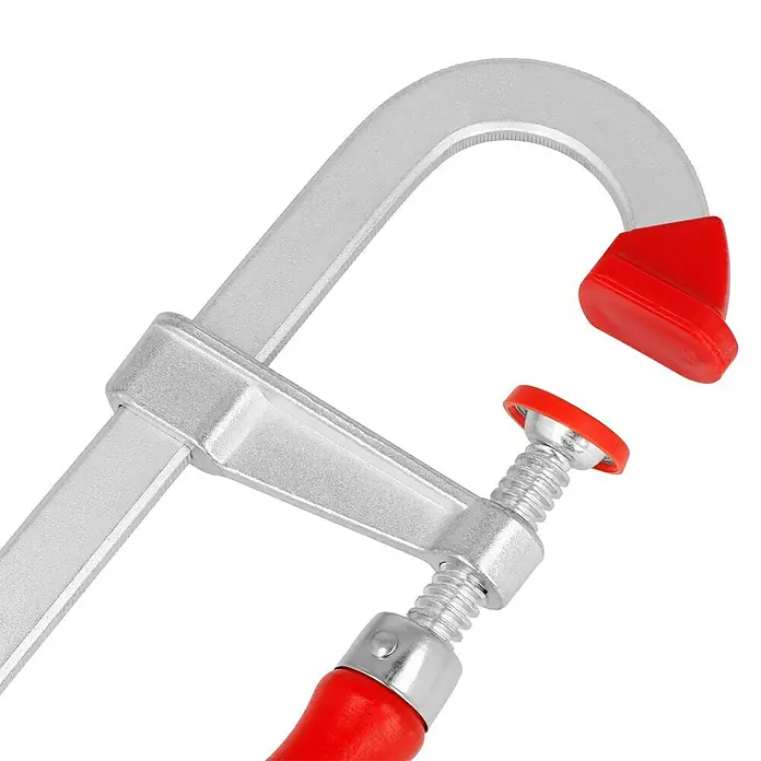 Bessey Schraubzwinge LMU10/5 - Spannweite: 100 mm, Spannkraft: 1.500 N, Ausladung: 50 mm - Nahaufnahme einer robusten Schraubzwinge mit silbernem Rahmen und roten gummierten Enden, ideal für präzise Holzbearbeitungsprojekte.