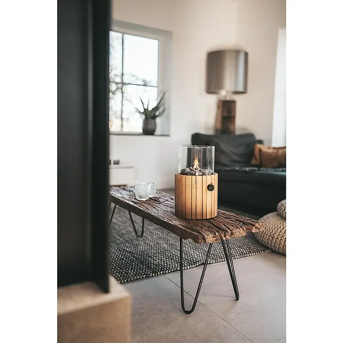 Gaslaterne Cosiscoop Timber - Holz, Ø x H: 18,5 x 30 cm, Rund - Stimmungsvoller Ethanol-Tischkamin mit Holzsockel und Glaszylinder auf einem rustikalen Holztisch. Für eine gemütliche Atmosphäre im Wohnzimmer.