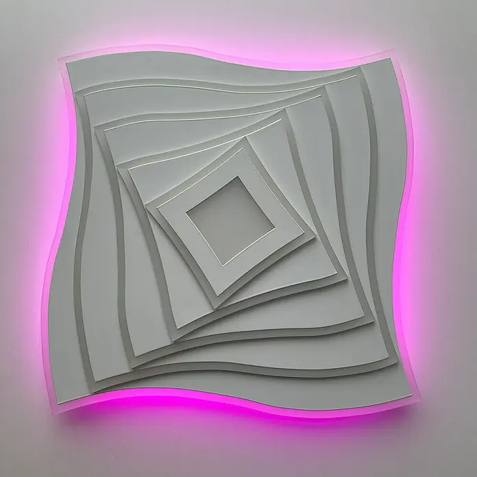 Fischer & Honsel LED-Deckenleuchte Hero - 50 W, L x B x H: 50 x 50 x 7,6 cm, Weiß, Mehrfarbig - Abstraktes Wandbild mit weißem Rahmen und pinkfarbener Beleuchtung, das einen optischen Tunnel-Effekt erzeugt.