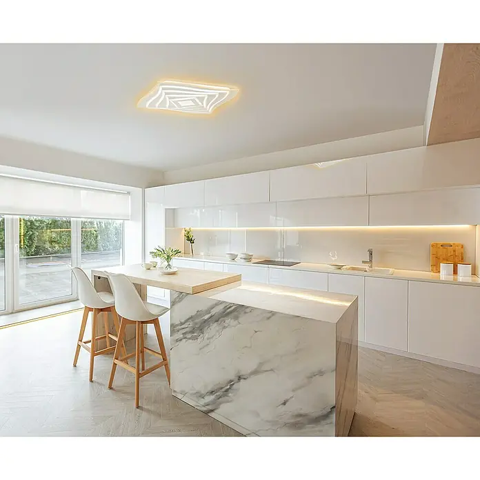 Fischer & Honsel LED-Deckenleuchte Hero - 50 W, L x B x H: 50 x 50 x 7,6 cm, Weiß, Mehrfarbig - Moderne Küche mit einer auffälligen, quadratischen Deckenleuchte, die das elegante Design des Raumes unterstreicht. Die Lampe strahlt warmes Licht aus.