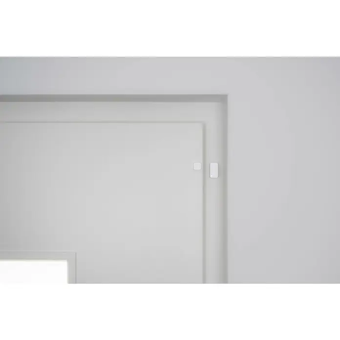 Nuki Sensor de puerta - Bluetooth - Primer plano de un sensor blanco Smart Home para puertas y ventanas, combinando seguridad y automatización en un diseño moderno.