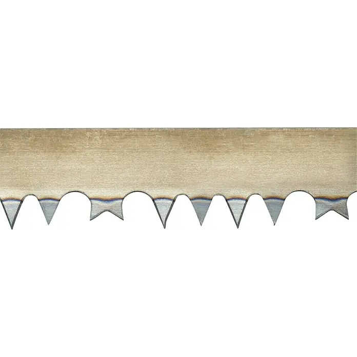 Wisent Profi Bügelsäge - Blattlänge: 530 mm, Feuchtes Holz - Detailaufnahme eines Metallsägeblatts mit scharfen Zähnen, ideal für präzise Schnitte.
