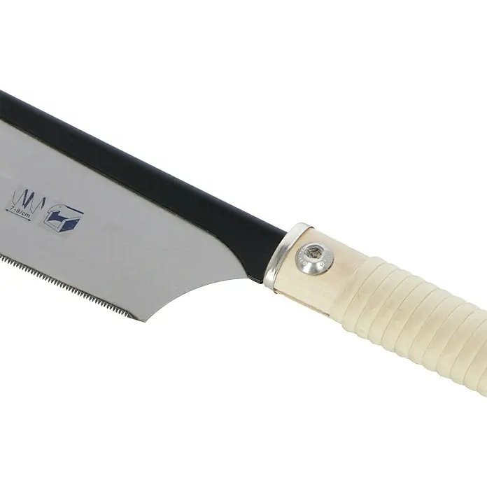 Wisent Japansäge Dozuki - Blattlänge: 250 mm, Material Griff: Bambus - Detailansicht einer japanischen Dozuki-Säge mit feinem Sägeblatt und hellem, umwickelten Griff. Ideal für präzise Holzarbeiten.