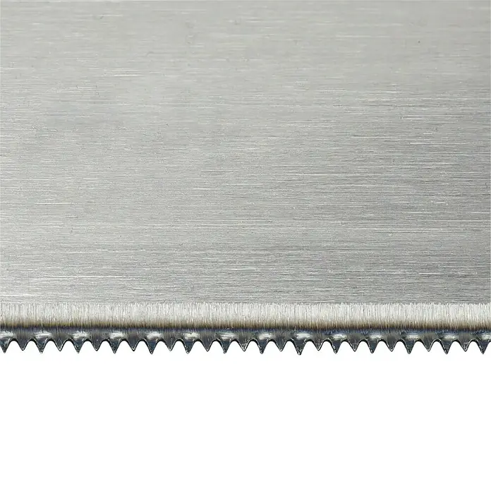 Wisent Feinsäge - Blattlänge: 300 mm, Form Griff: Gekröpft - Nahaufnahme eines Metallsägeblatts mit scharfen Zähnen, ideal zum präzisen Schneiden von Materialien.