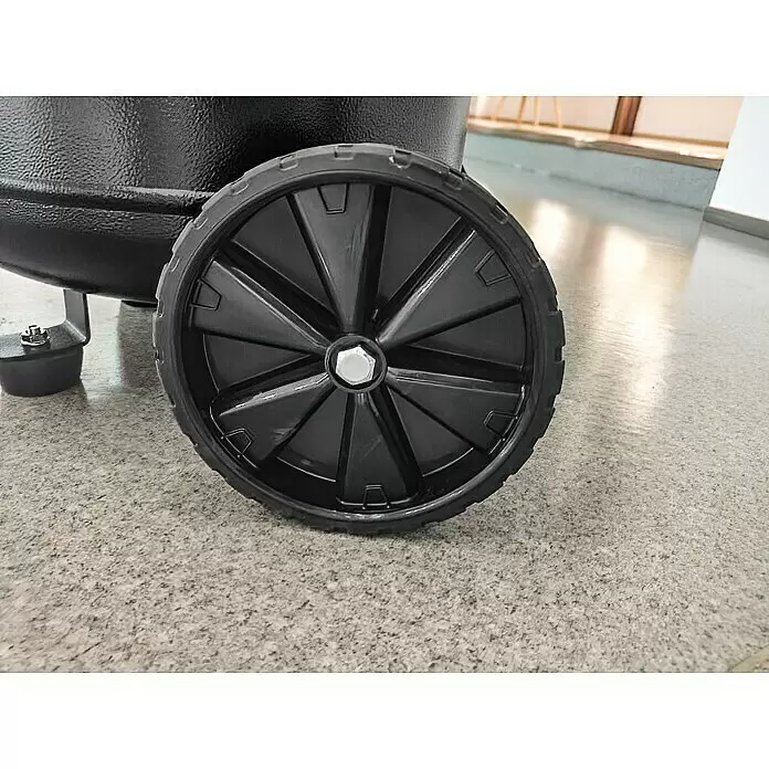 Herkules Pro-Line Flüsterkompressor TB 50V - 1.100 W, 50 l - Schwarzes Kunststoffrad mit silberner Nabe, mit Mehrspeichen-Design.