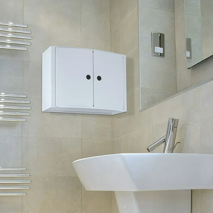 Tatay Armario alto de baño - 15,5 x 46 x 32 cm, Blanco - Foto de un baño con un mueble blanco bajo lavabo con pomos oscuros y un calentador de toallas moderno.