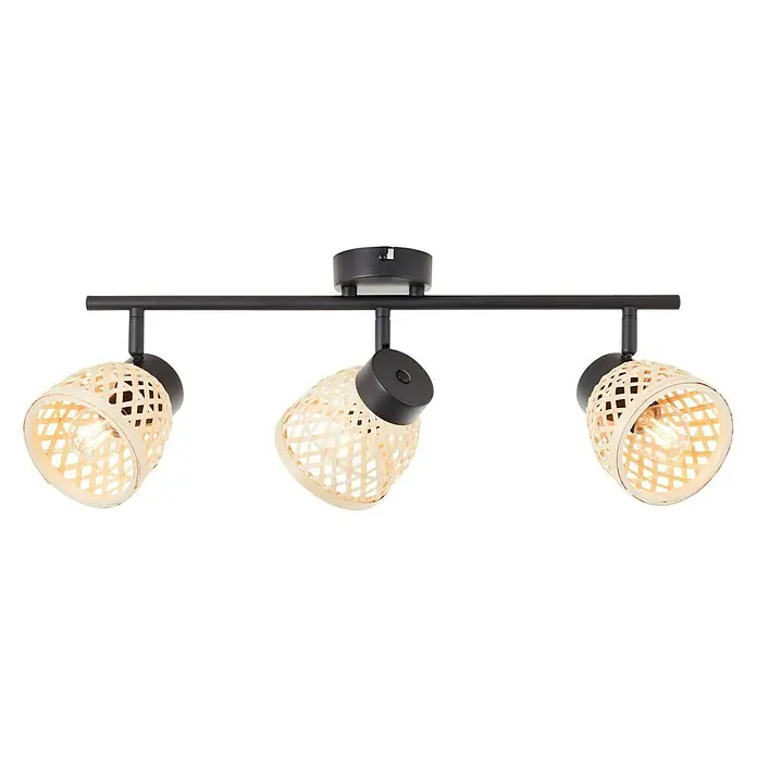 Brilliant Elize Deckenstrahler - 28 W, L x B x H: 10,5 x 50 x 18 cm, Schwarz-matt/Bambus, E14, 3 Stk. - Eine moderne Deckenleuchte mit drei strahlenden, korbähnlichen Lampenschirmen und dunklen Akzenten vor einem schwarzen Hintergrund.