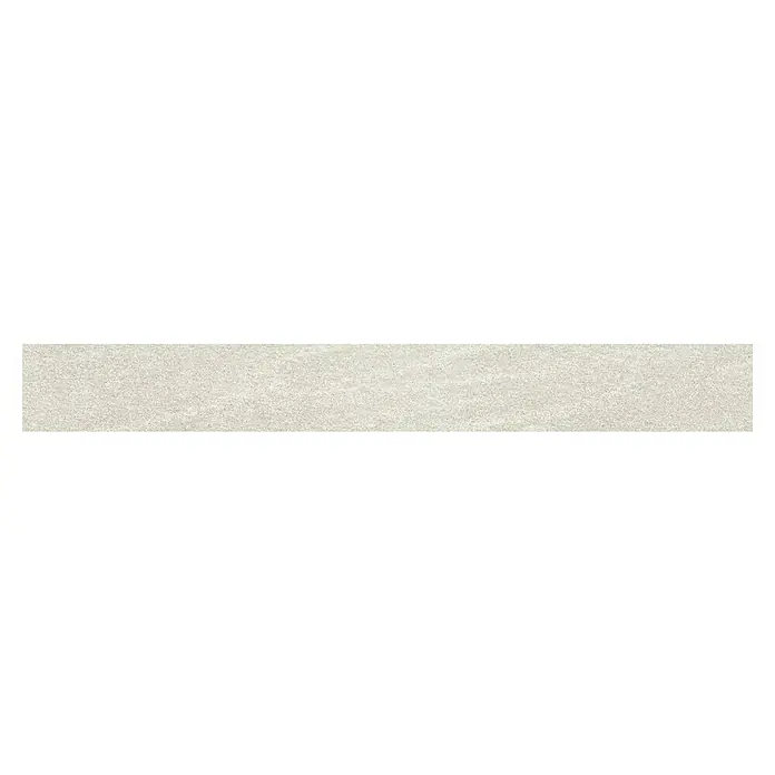Atlas Concorde Solution Lane Sockelfliese - 7,2 x 60 cm, Pearl, Matt - Ein hellgrauer, länglicher Wandbelag mit einer subtilen, gesprenkelten Textur, ideal für moderne Innenräume, verleiht einen eleganten Touch.