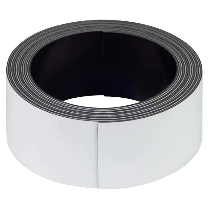 Fix-o-moll Magnetband Ferrit - L x B: 2.500 x 40 mm, Weiß - Bild eines Rollenmagnetbandes mit Kleberücken, ideal für Bastelarbeiten, Beschilderungen und Organisationszwecke.