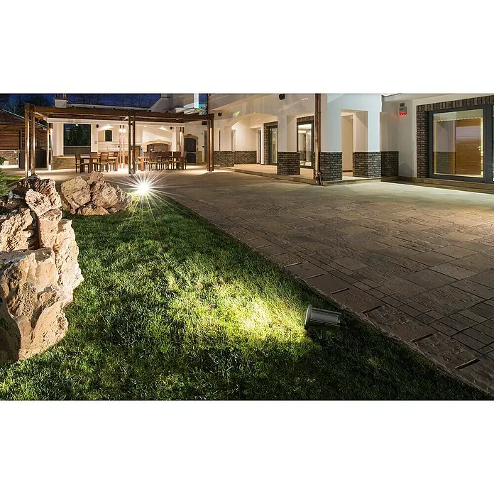 Lavida Milan LED-Strahler - 8 W, 1.200 lm, 4.000 K, L x B x H: 31,6 x 15,5 x 11,5 cm, IP65, Rund - Elegante Außenbeleuchtung mit einem stilvollen Scheinwerfer, der das gepflegte Grün und die Steine perfekt in Szene setzt. Moderne Lichtgestaltung für Ihren Garten.
