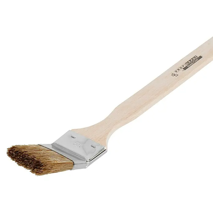 Profi Depot by Storch-Ciret Eckenstreicher Lasur - Breite Borsten: 50 mm, Mischborsten, Holz - Eine Detailaufnahme eines Heizkörperpinsels mit Holzgriff und braunen Borsten vor schwarzem Hintergrund.