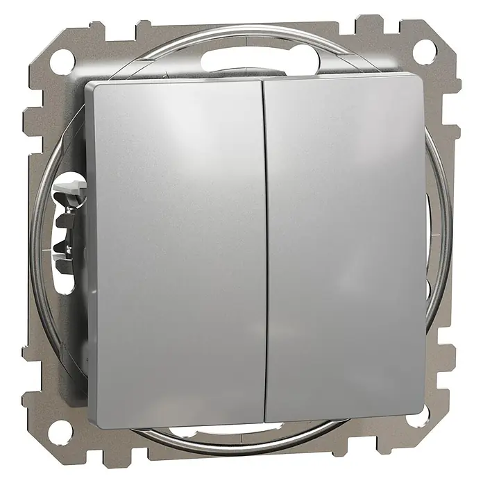 Schneider Electric Sedna Design & Elements Conmutador doble - Aluminio, Colocar, Plástico, 10 A - Primer plano de un interruptor de luz doble plateado encastrado en una placa de montaje plateada, aislado sobre un fondo negro.