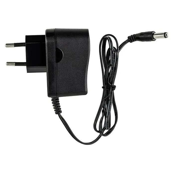 REV LED-Strahler SPOT 10 - 7 W, 600 lm, 6.000 K, L x B x H: 16,5 x 14,4 x 26,8 cm, IP44 - Schwarzes Netzteil mit Eurostecker und Kabel mit Rundstecker für elektronische Geräte. Kompaktes Design für vielseitige Anwendungen.