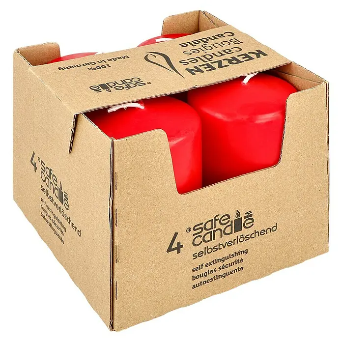 Stumpenkerzen-Set Safe Candle - 4 Stk., Ø x H: 6 x 10 cm, Rubin - Eine Packung mit vier roten, selbstverlöschenden Kerzen der Marke Safe Candle. Die Kerzen sind in einem Karton verpackt.