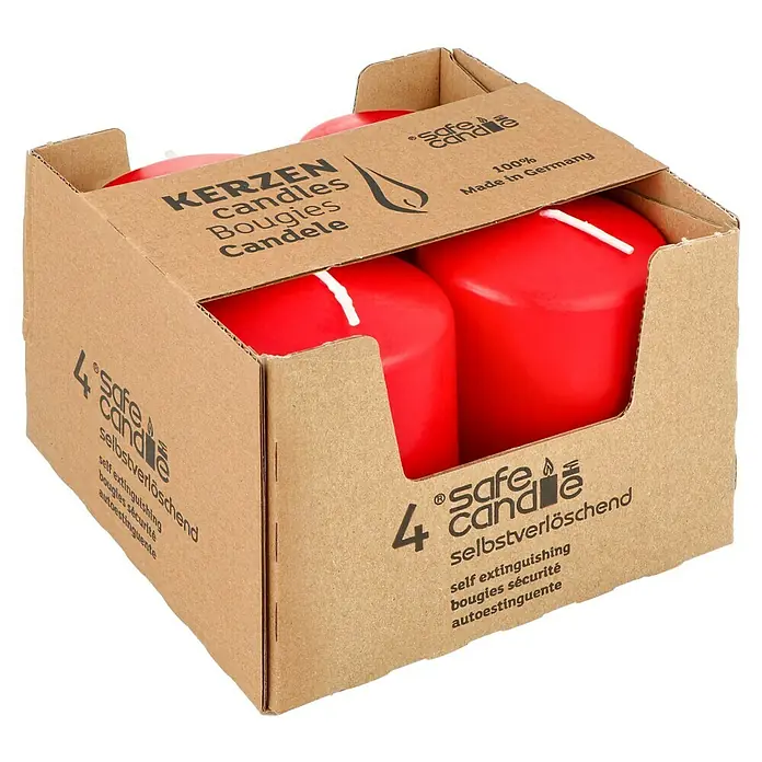 Stumpenkerzen-Set Safe Candle - 4 Stk., Ø x H: 6 x 8 cm, Rubin - Eine Packung mit vier roten, selbstverlöschenden Safe Candles, die in Deutschland hergestellt wurden.