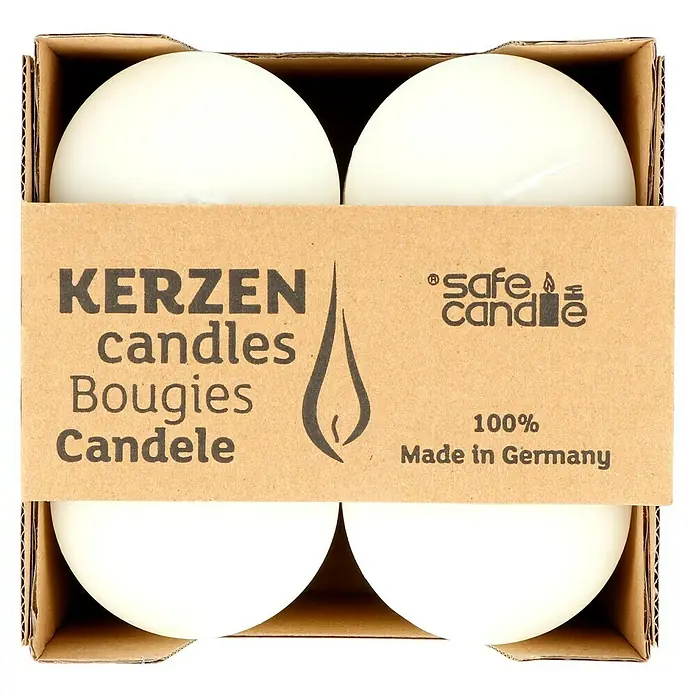 Stumpenkerzen-Set Safe Candle - 4 Stk., Ø x H: 6 x 10 cm, Wollweiß - Eine Packung mit vier weißen Kugelkerzen der Marke Safe Candle, verpackt in einer braunen Pappschachtel.